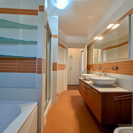 Cozy Family Retreat/ 5 Pl/ 1h Drive From Venice Apartment